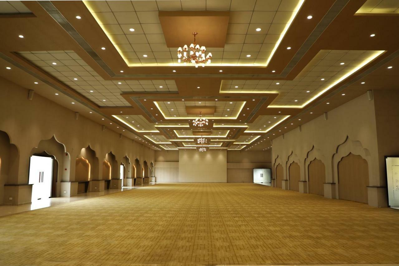Sunnys World Hotel Pune Luaran gambar
