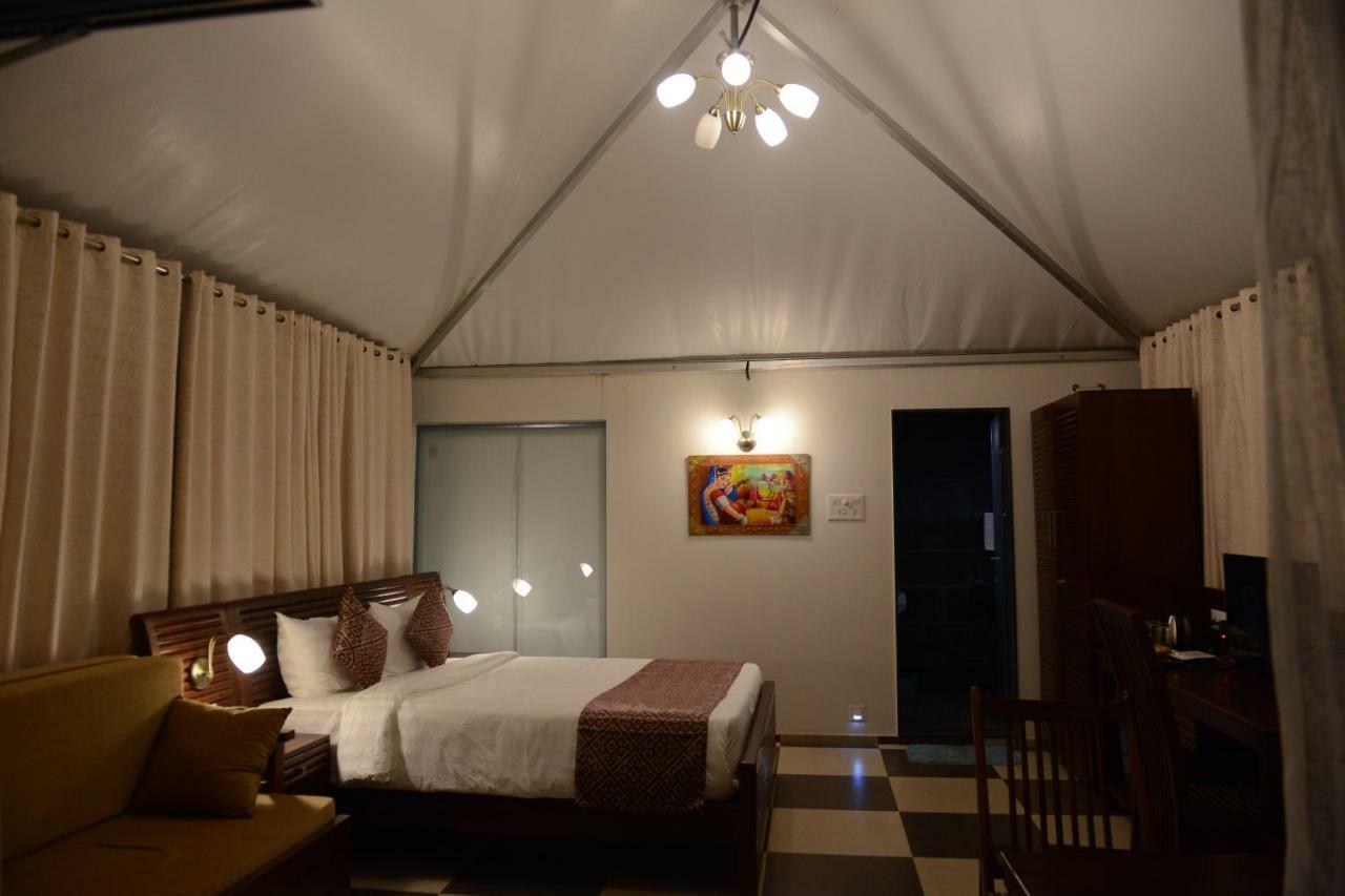 Sunnys World Hotel Pune Luaran gambar