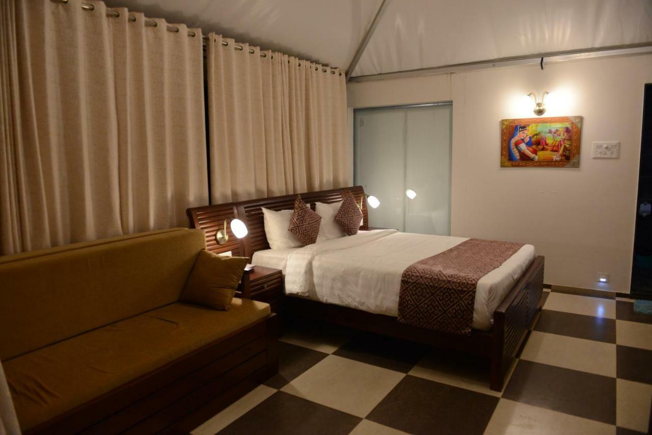 Sunnys World Hotel Pune Luaran gambar