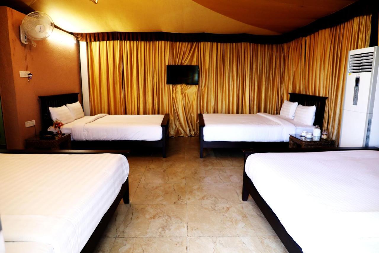 Sunnys World Hotel Pune Luaran gambar